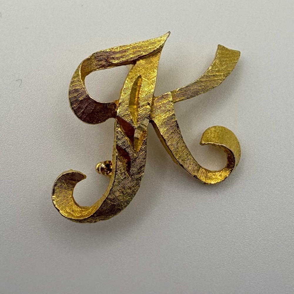 (205)Mamselle Gold Initial K Brooch
